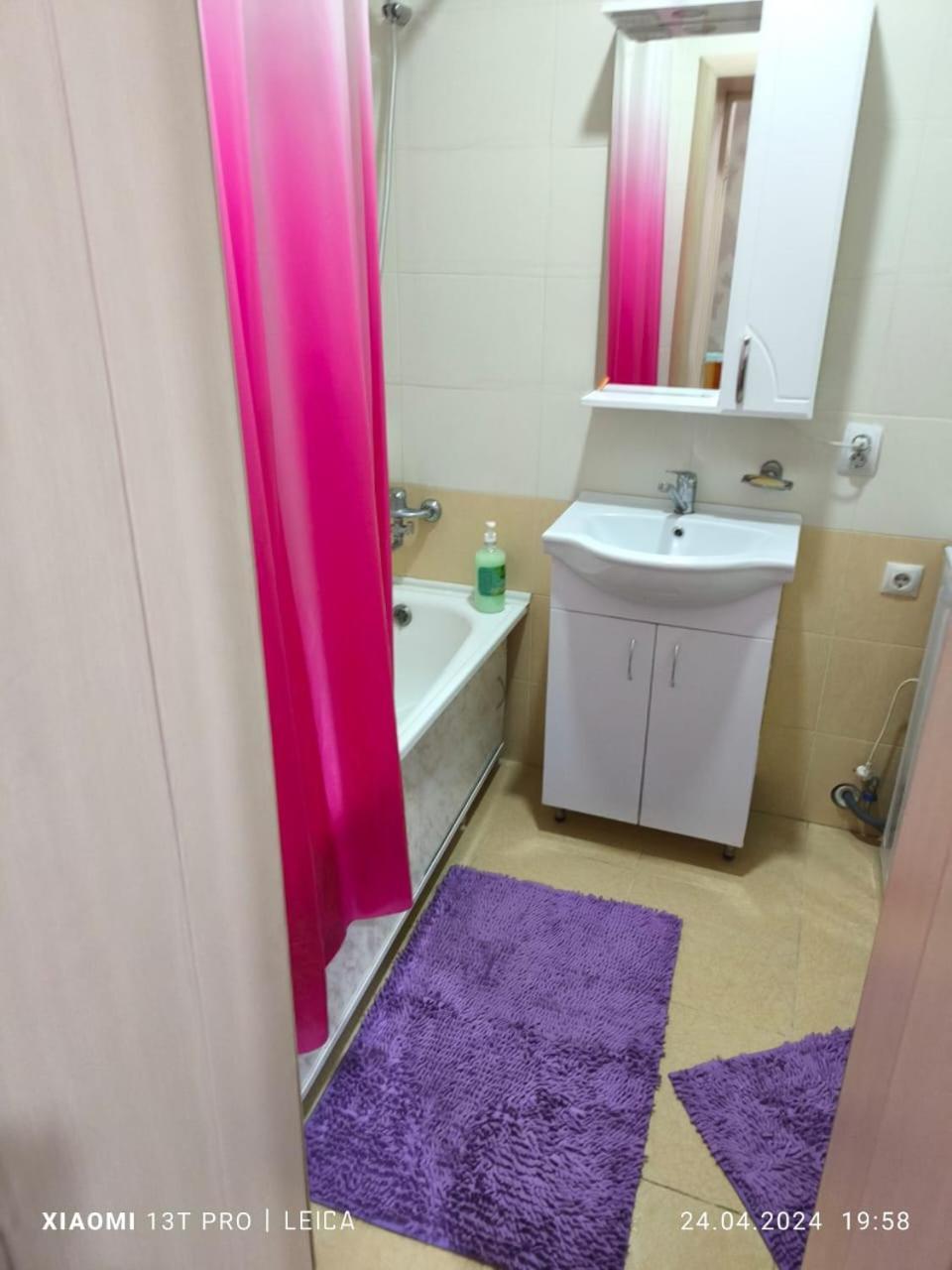 Уютная Квартира Комфорт Класса76 Akmola Esterno foto